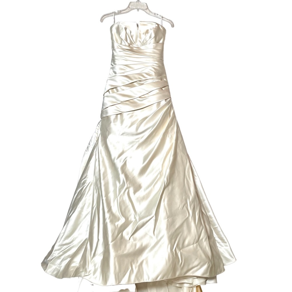 NWOT - Pronovias "Esmirna" Strapless Bridal Gown Size 8 Ivory Wedding Dress